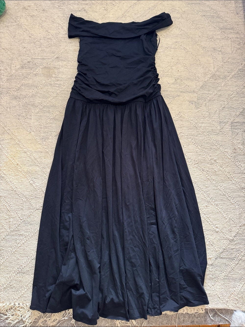 Abercrombie & Fitch Black Off-Shoulder Maxi Dress. New with tags! size L.